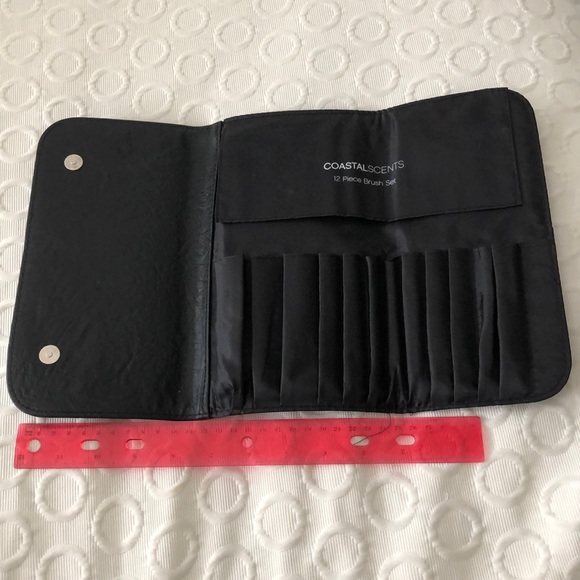 FREE W PURCHASE Makeup Brush Holder - Picture 2 of 7